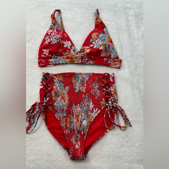 Raisins Maya Bay Red and White Floral Miami Printed Halter Bikini  Two Piece Set - Picture 5 of 13